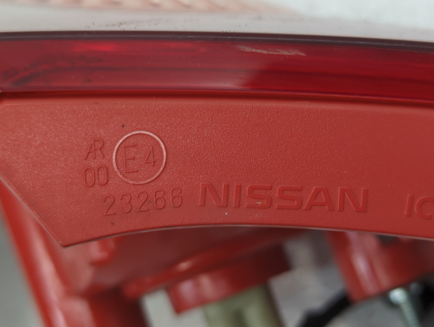 2009-2010 Nissan Murano Tail Light Assembly Passenger Right OEM P/N:E423266 Fits Fits 2009 2010 OEM Used Auto Parts - Oemuse