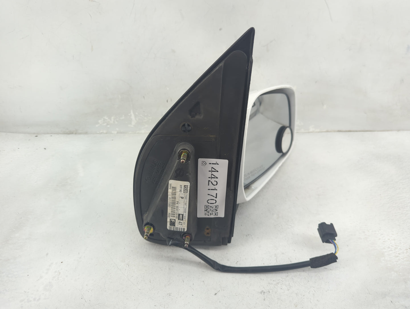 2005-2012 Nissan Pathfinder Passenger Side View Mirror - Right Door Mirror OEM Used - Oemusedautoparts1.com