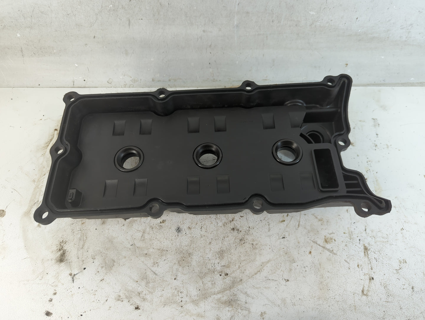 2009 Nissan Quest Driver Left Cylinder Head Valve Cover Fits OEM Used Auto Parts - Oemusedautoparts1.com