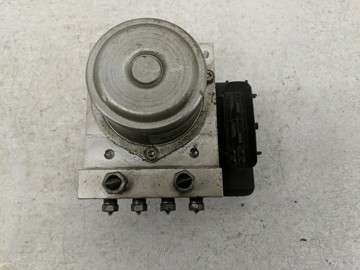 2008-2009 Nissan Rogue ABS Pump Control Module Replacement P/N:TD8405 Fits Fits 2008 2009 OEM Used Auto Parts - Oemusedautop