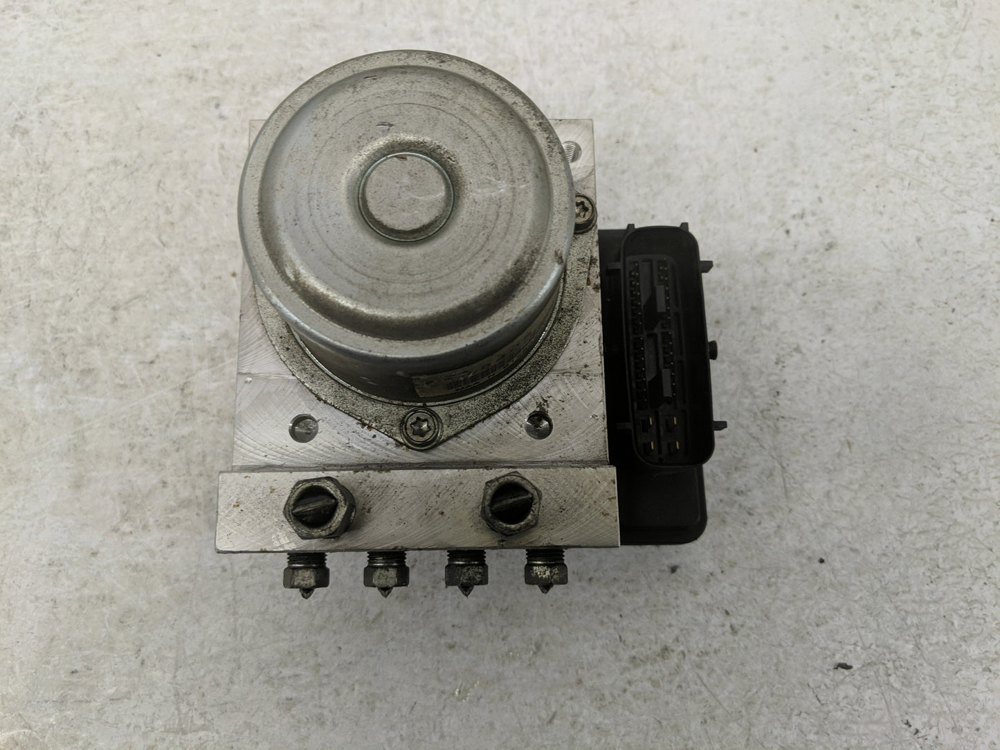 2008-2009 Nissan Rogue ABS Pump Control Module Replacement P/N:TD8405 Fits Fits 2008 2009 OEM Used Auto Parts - Oemusedautop