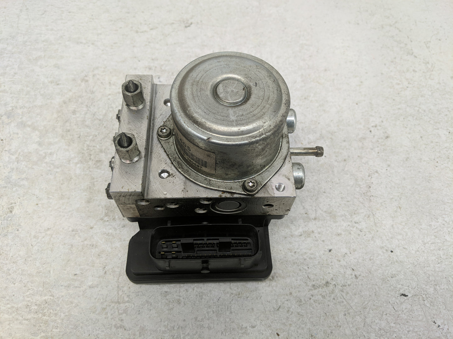 2008-2009 Nissan Rogue ABS Pump Control Module Replacement P/N:TD8405 Fits Fits 2008 2009 OEM Used Auto Parts - Oemusedautop