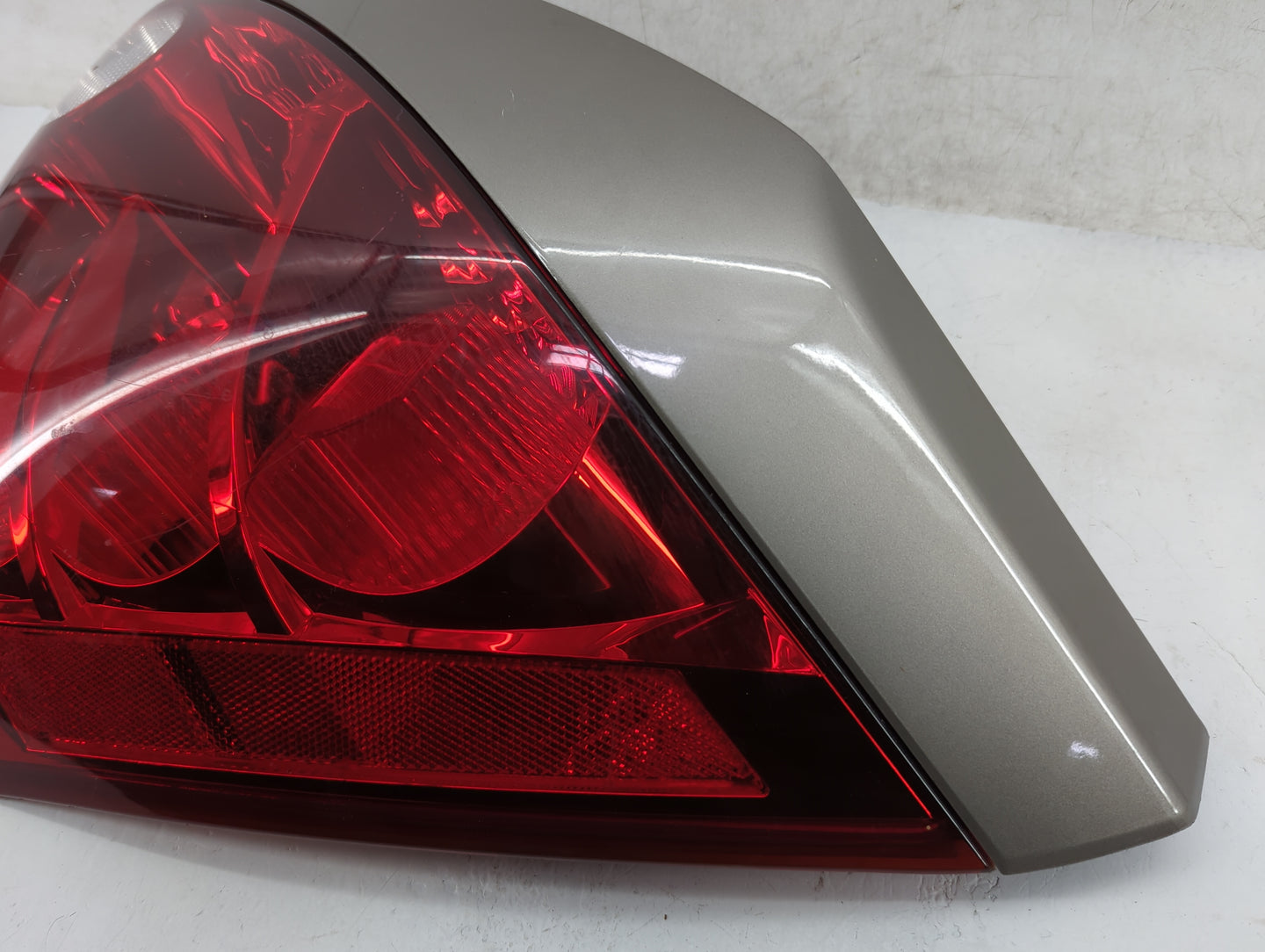 2008-2015 Nissan Rogue Tail Light Assembly Passenger Right OEM Fits Fits 2008 2009 2010 2011 2012 2013 2014 2015 OEM Used Au