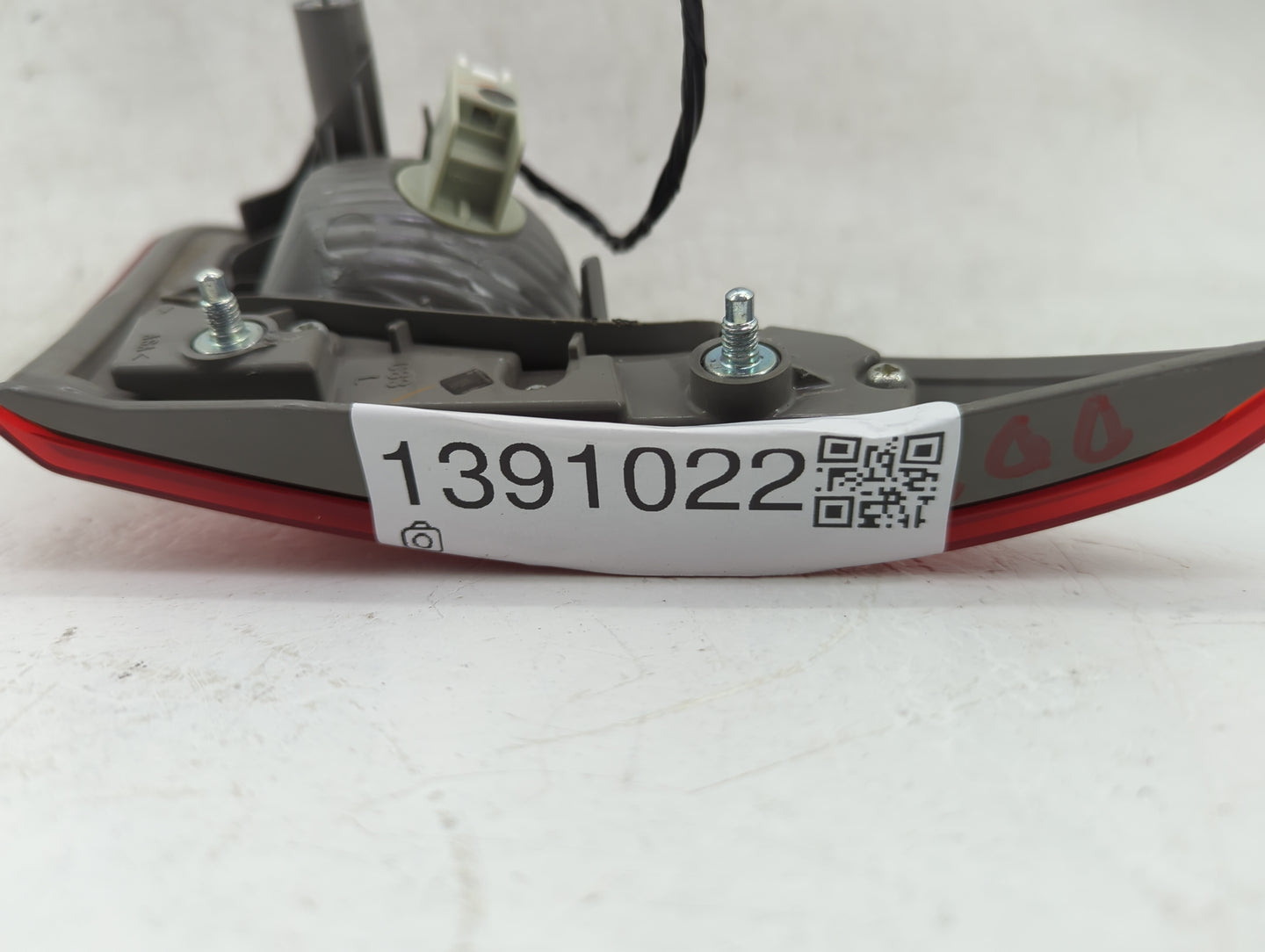 2009-2015 Nissan Rogue Tail Light Assembly Driver Left OEM Fits Fits 2009 2010 2011 2012 2013 2014 2015 OEM Used Auto Parts 