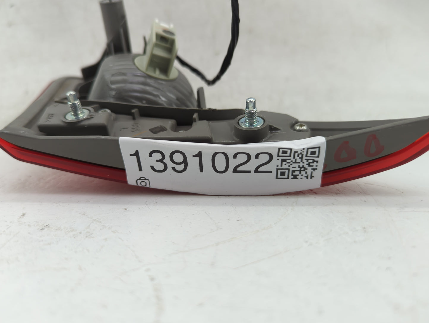 2009-2015 Nissan Rogue Tail Light Assembly Driver Left OEM Fits Fits 2009 2010 2011 2012 2013 2014 2015 OEM Used Auto Parts 