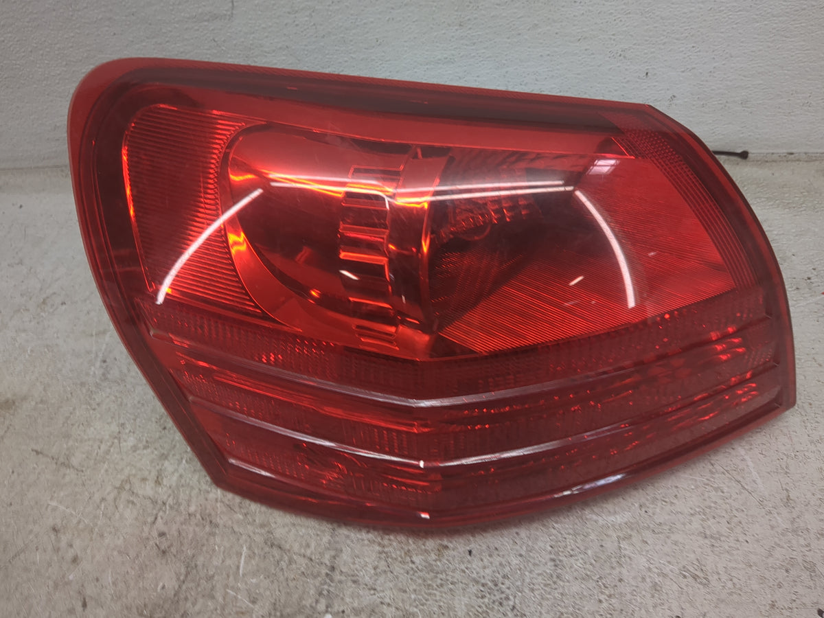 2008-2015 Nissan Rogue Tail Light Assembly Passenger Right OEM Fits Fits 2008 2009 2010 2011 2012 2013 2014 2015 OEM Used Au