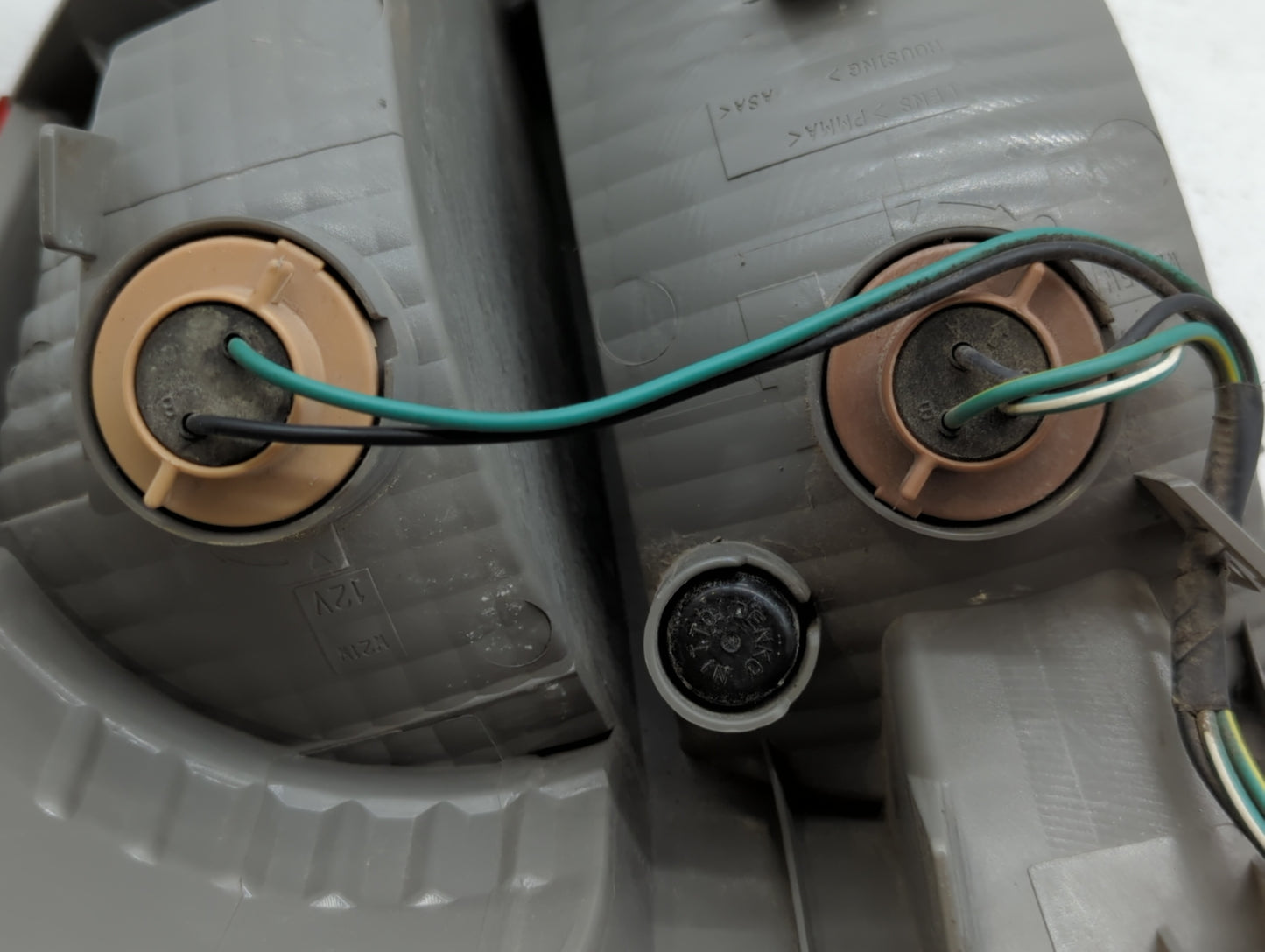 2008-2015 Nissan Rogue Tail Light Assembly Passenger Right OEM Fits Fits 2008 2009 2010 2011 2012 2013 2014 2015 OEM Used Au