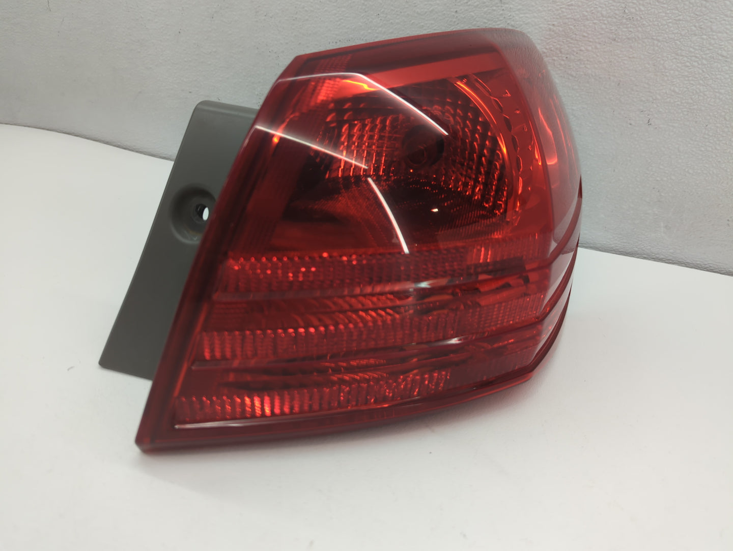 2008-2015 Nissan Rogue Tail Light Assembly Passenger Right OEM Fits Fits 2008 2009 2010 2011 2012 2013 2014 2015 OEM Used Au
