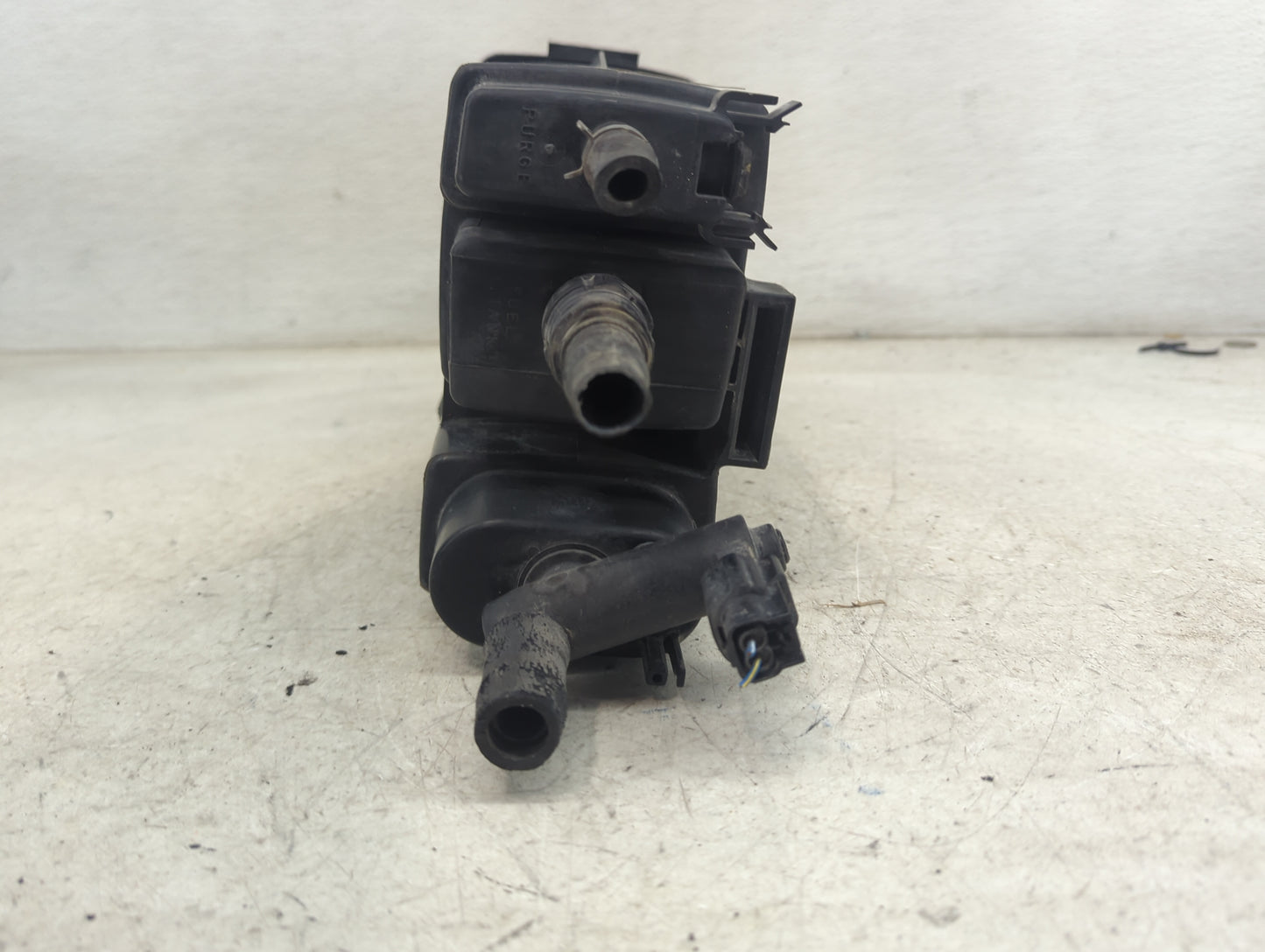 2009 Nissan Sentra Fuel Vapor Charcoal Canister - Oemusedautoparts1.com