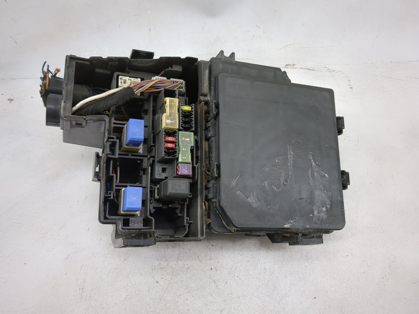 2007-2012 Nissan Sentra Fusebox Fuse Box Panel Relay Module P/N:284B8 ZJ60A Fits Fits 2007 2008 2009 2010 2011 2012 OEM Used