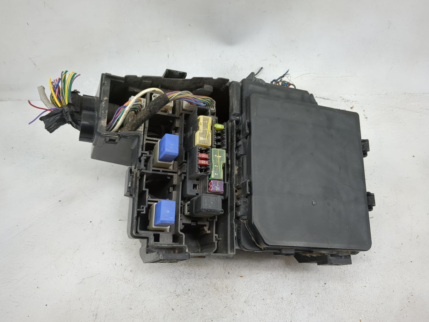 2007-2012 Nissan Sentra Fusebox Fuse Box Panel Relay Module P/N:284B8 ZJ60A Fits Fits 2007 2008 2009 2010 2011 2012 OEM Used