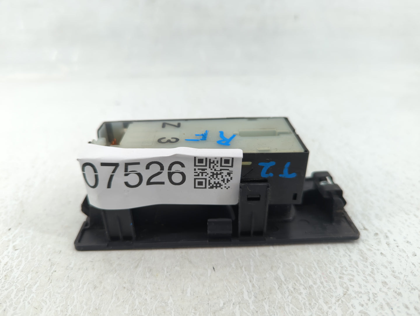 2009 Nissan Titan Master Power Window Switch Replacement Driver Side Left P/N:3040804 Fits OEM Used Auto Parts - Oemusedauto