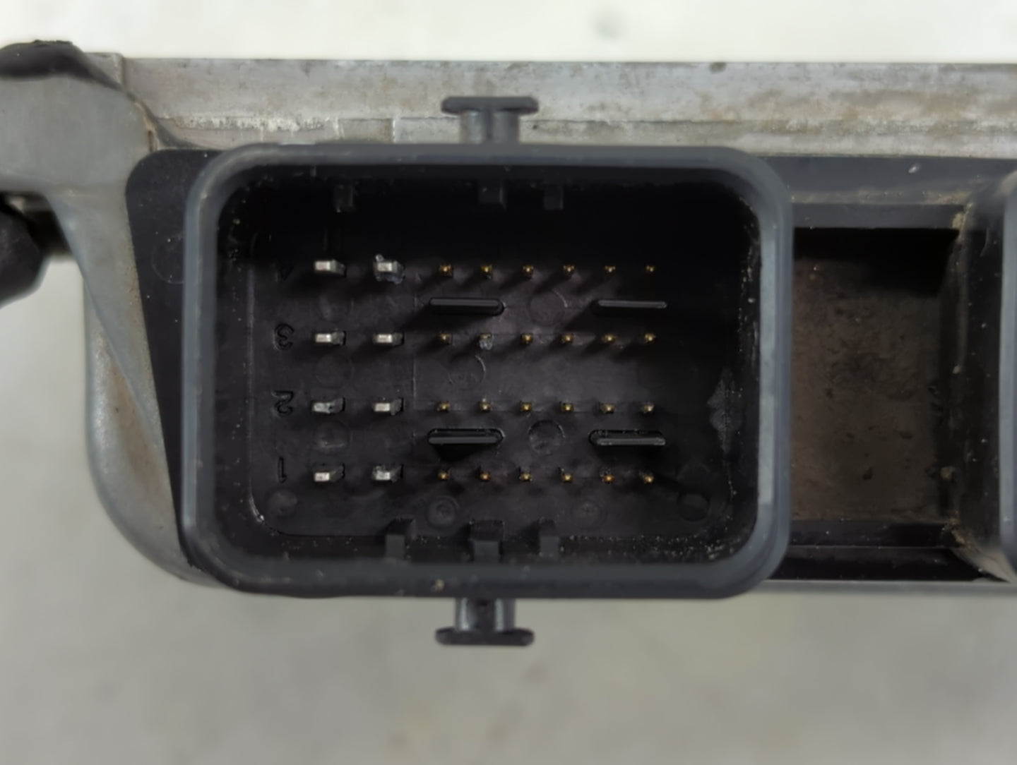 2009 Nissan Versa PCM Engine Control Computer ECU ECM PCU OEM P/N:MEC900-560 B1 Fits OEM Used Auto Parts - Oemusedautoparts1