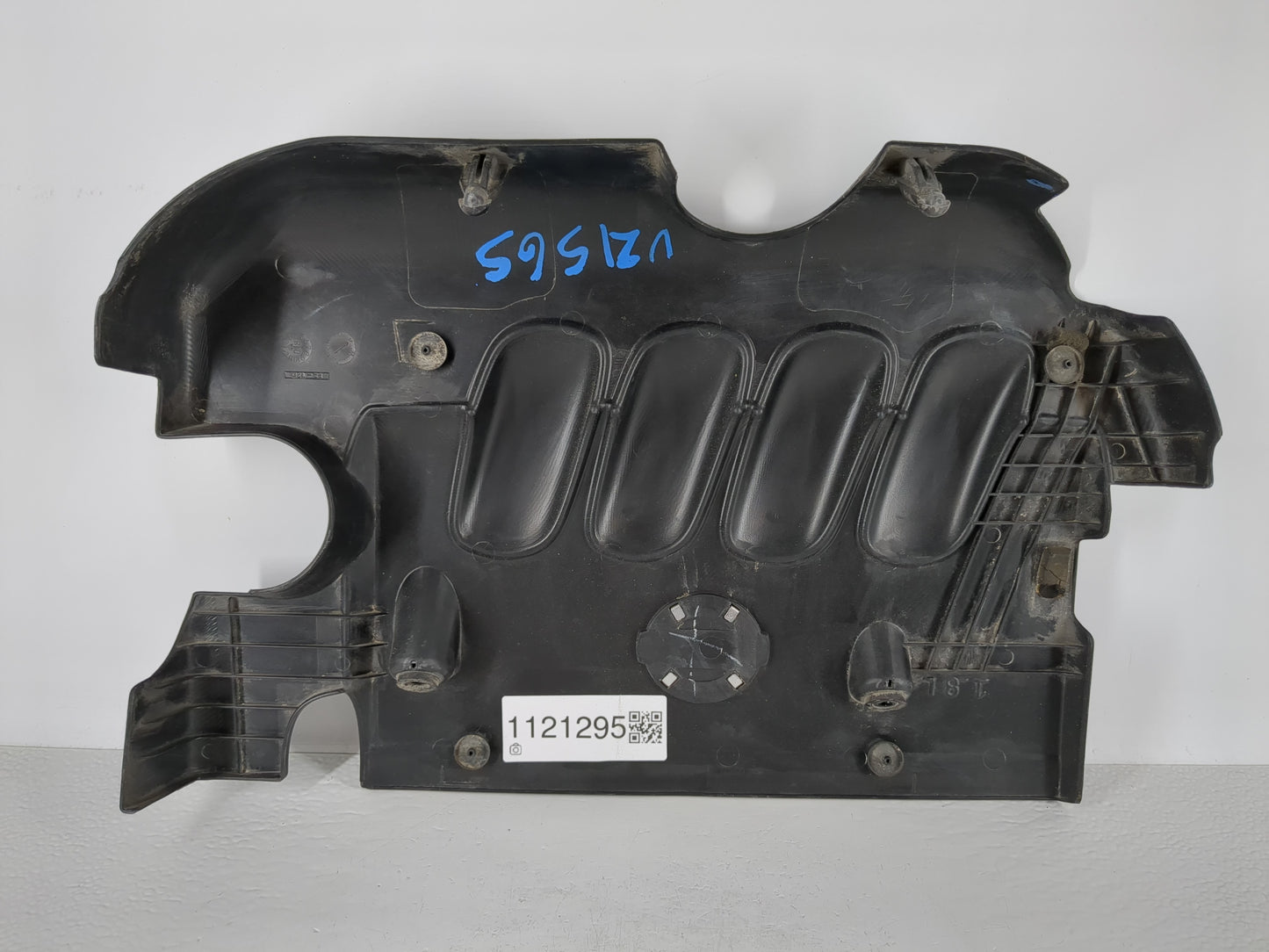 2009 Nissan Versa Engine Cover - Oemusedautoparts1.com
