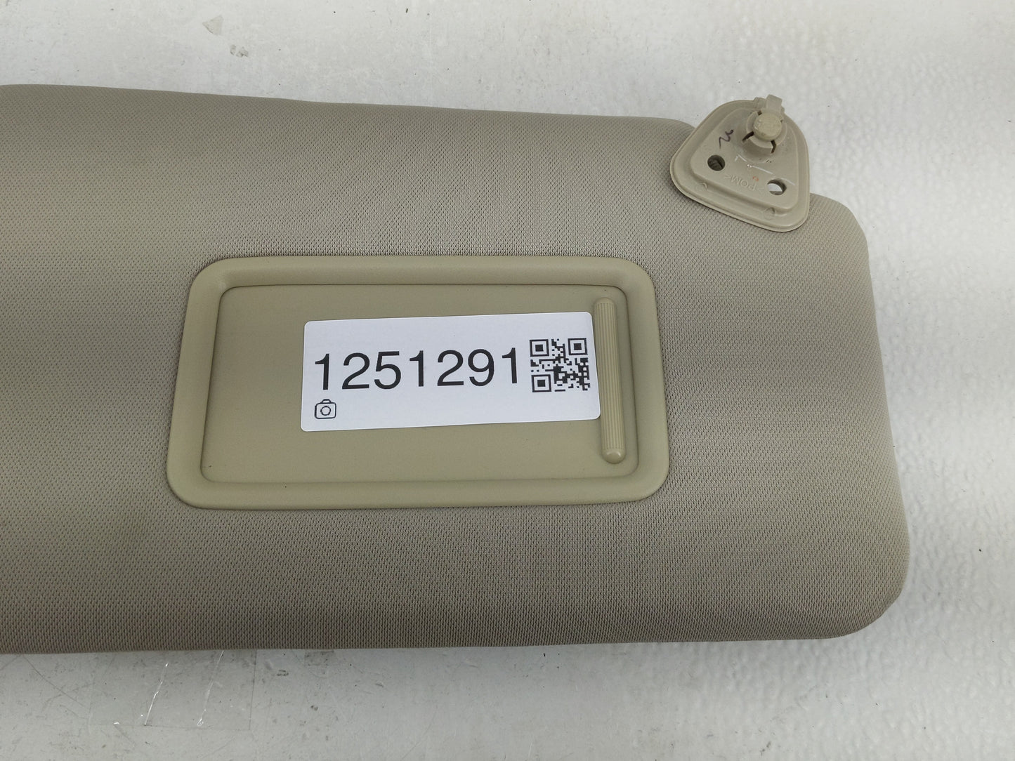 2009 Nissan Versa Sun Visor Shade Replacement Passenger Right Mirror Fits OEM Used Auto Parts - Oemusedautoparts1.com