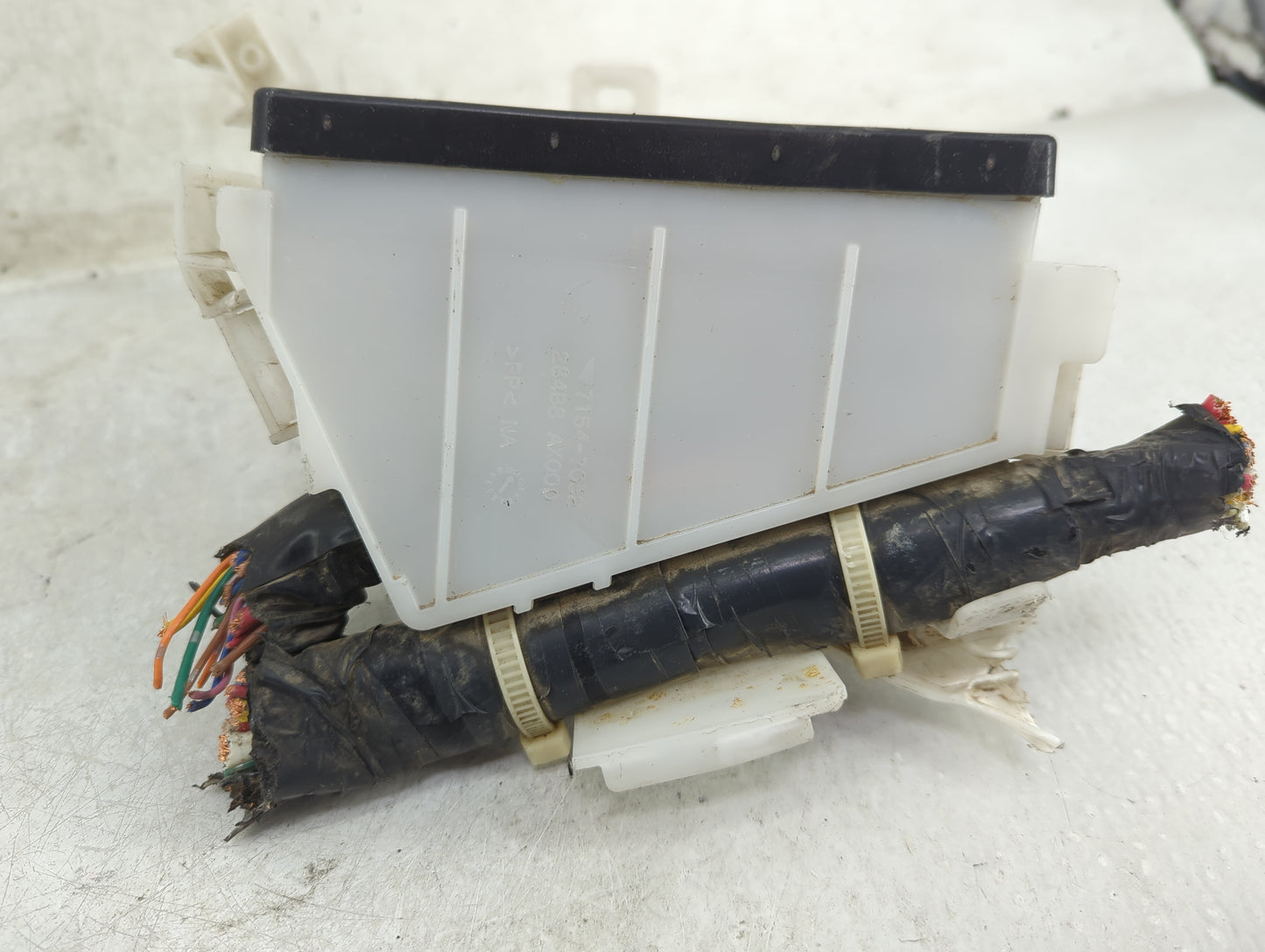 2007-2012 Nissan Versa Fusebox Fuse Box Panel Relay Module P/N:284B7 EM33A Fits Fits 2007 2008 2009 2010 2011 2012 OEM Used 