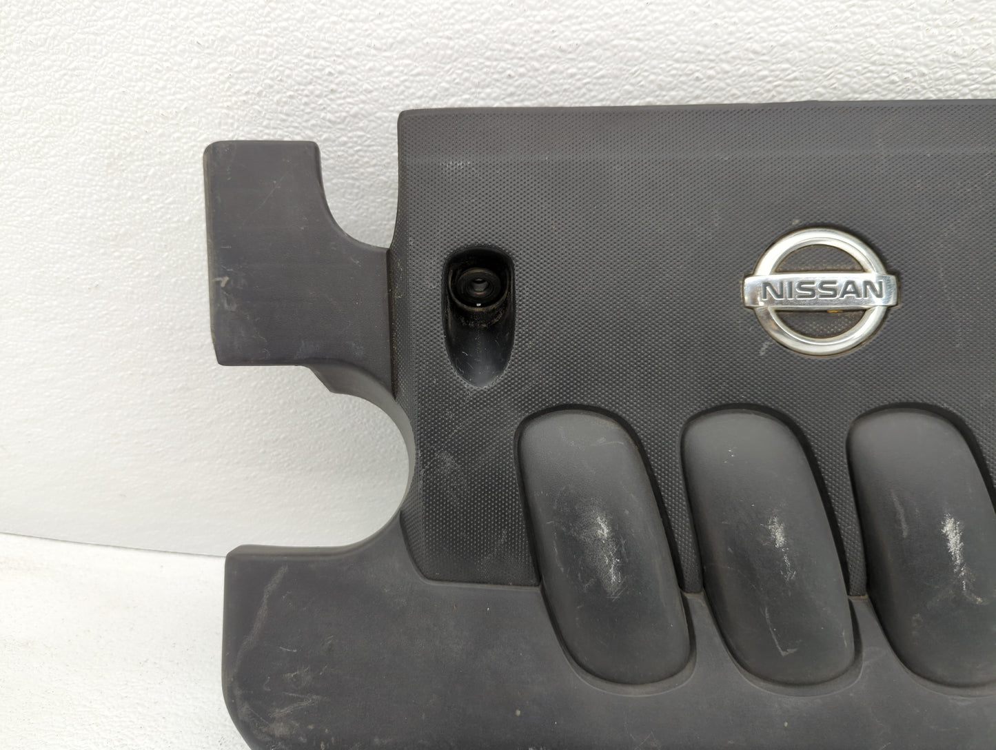 2009 Nissan Versa Engine Cover - Oemusedautoparts1.com