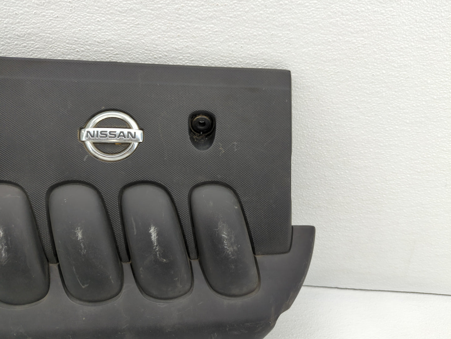 2009 Nissan Versa Engine Cover - Oemusedautoparts1.com