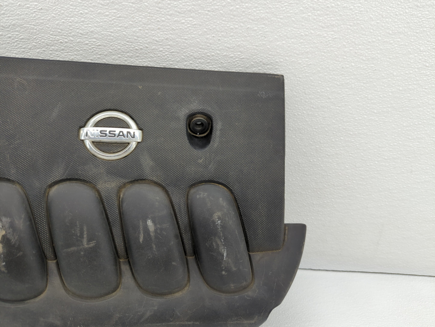 2009 Nissan Versa Engine Cover - Oemusedautoparts1.com