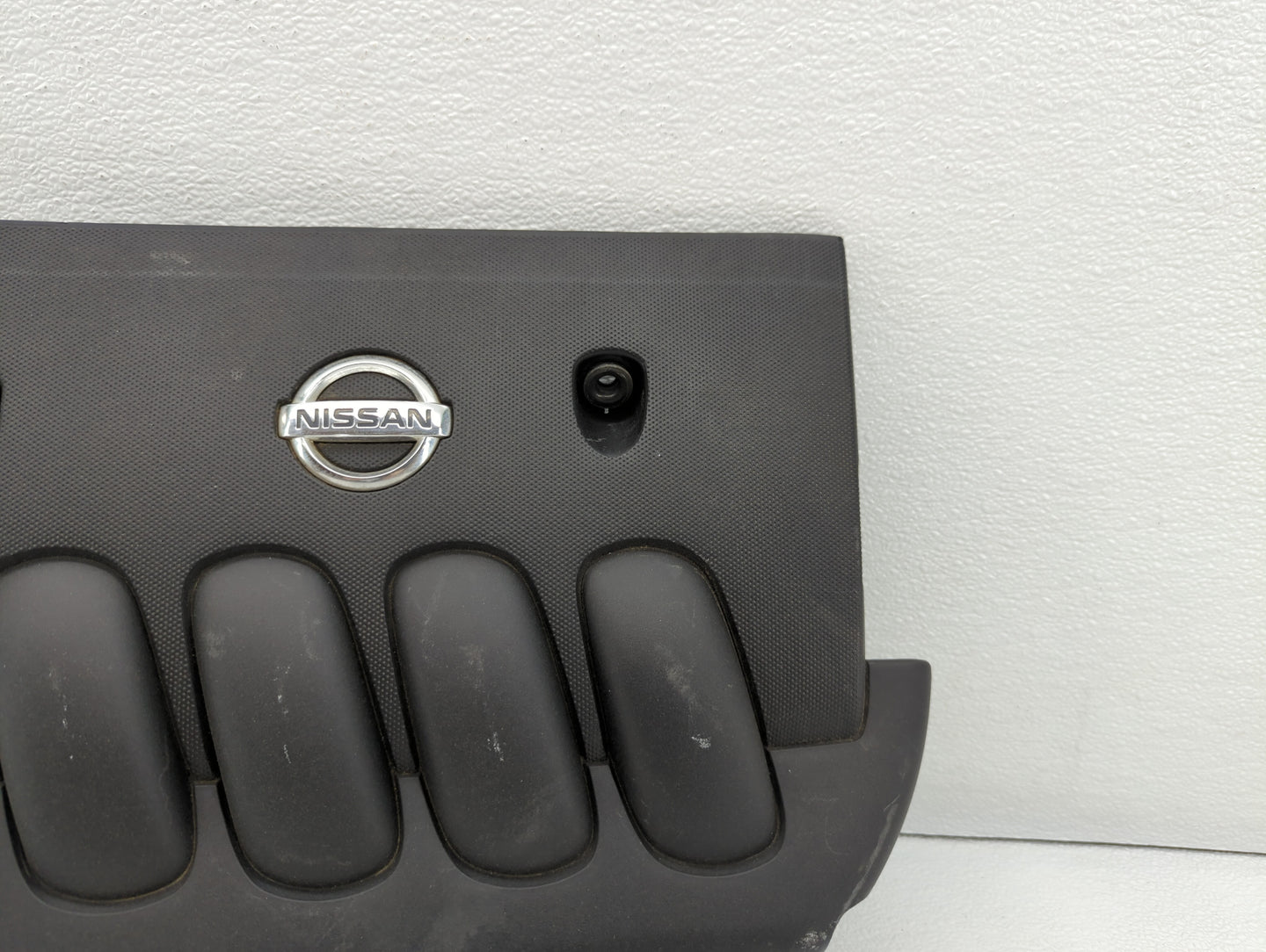 2009 Nissan Versa Engine Cover - Oemusedautoparts1.com