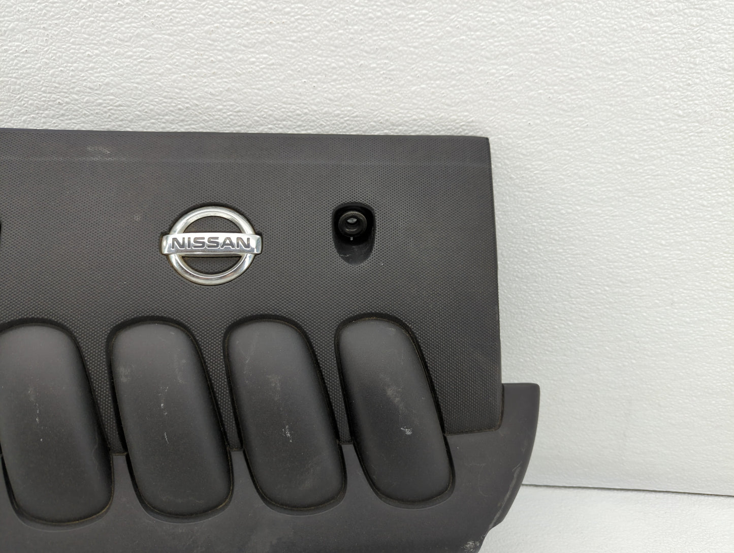 2009 Nissan Versa Engine Cover - Oemusedautoparts1.com