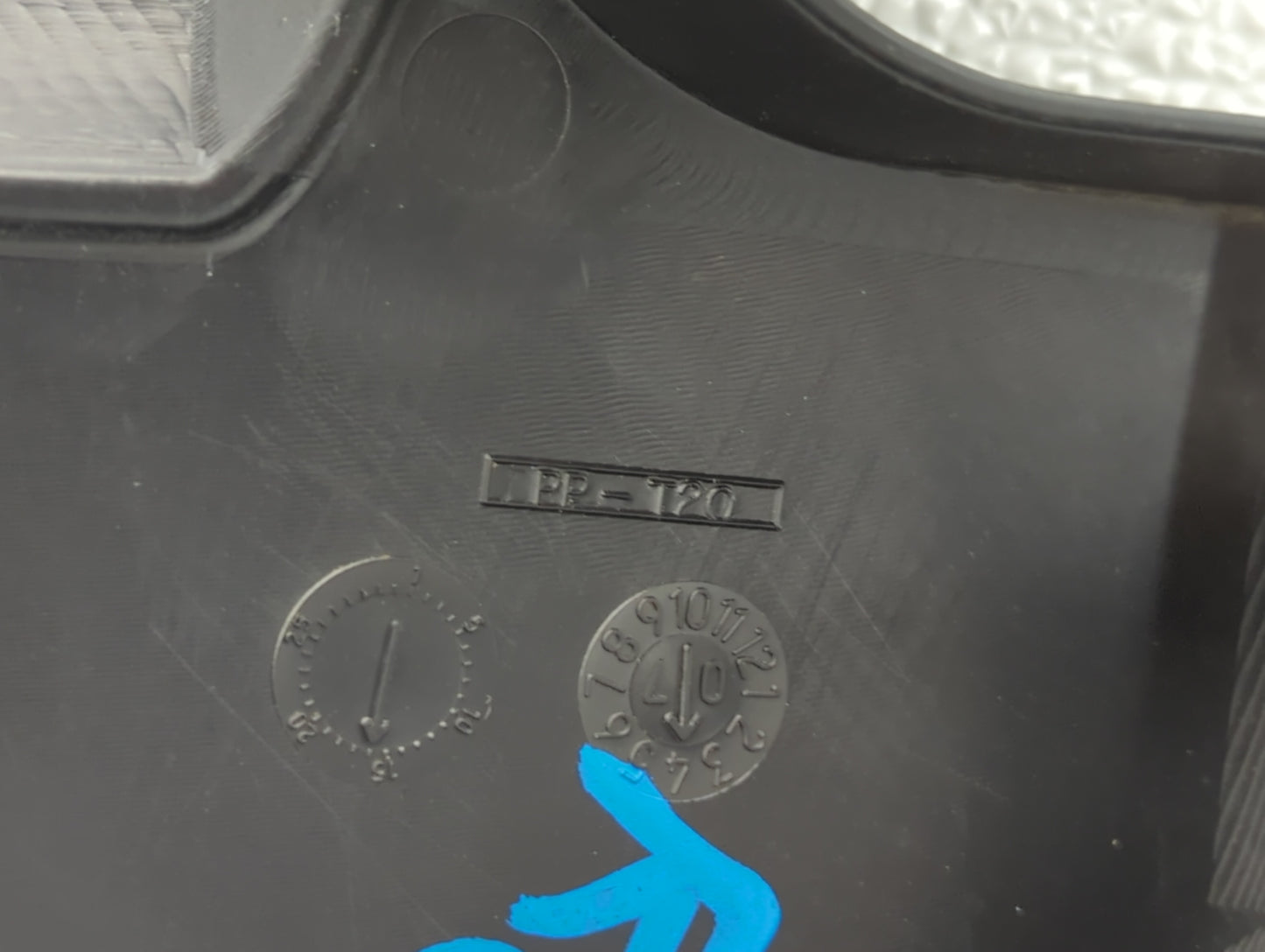 2009 Nissan Versa Engine Cover - Oemusedautoparts1.com