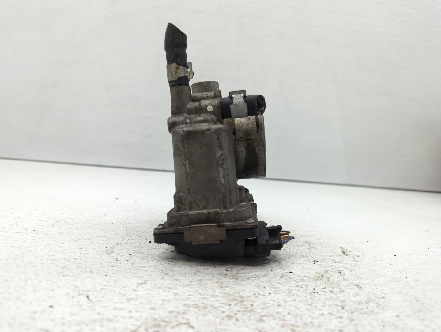 2007-2012 Nissan Versa Throttle Body P/N:8E26 01111 ET-A60-02 Fits OEM Used Auto Parts - Oemusedautoparts1.com