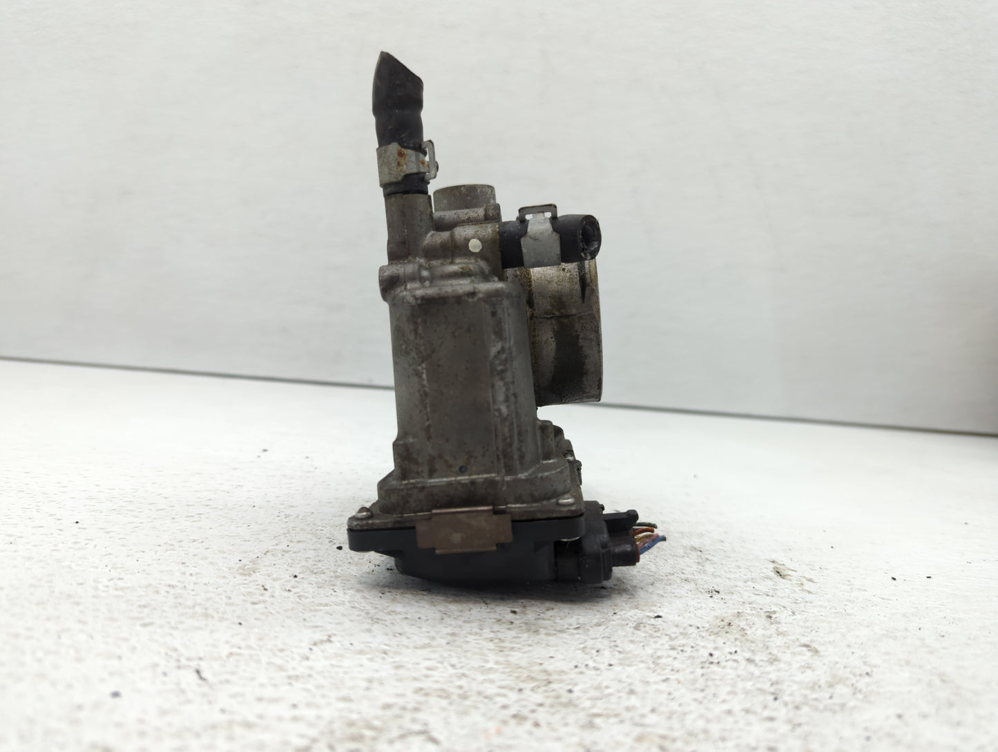 2007-2012 Nissan Versa Throttle Body P/N:8E26 01111 ET-A60-02 Fits OEM Used Auto Parts - Oemusedautoparts1.com