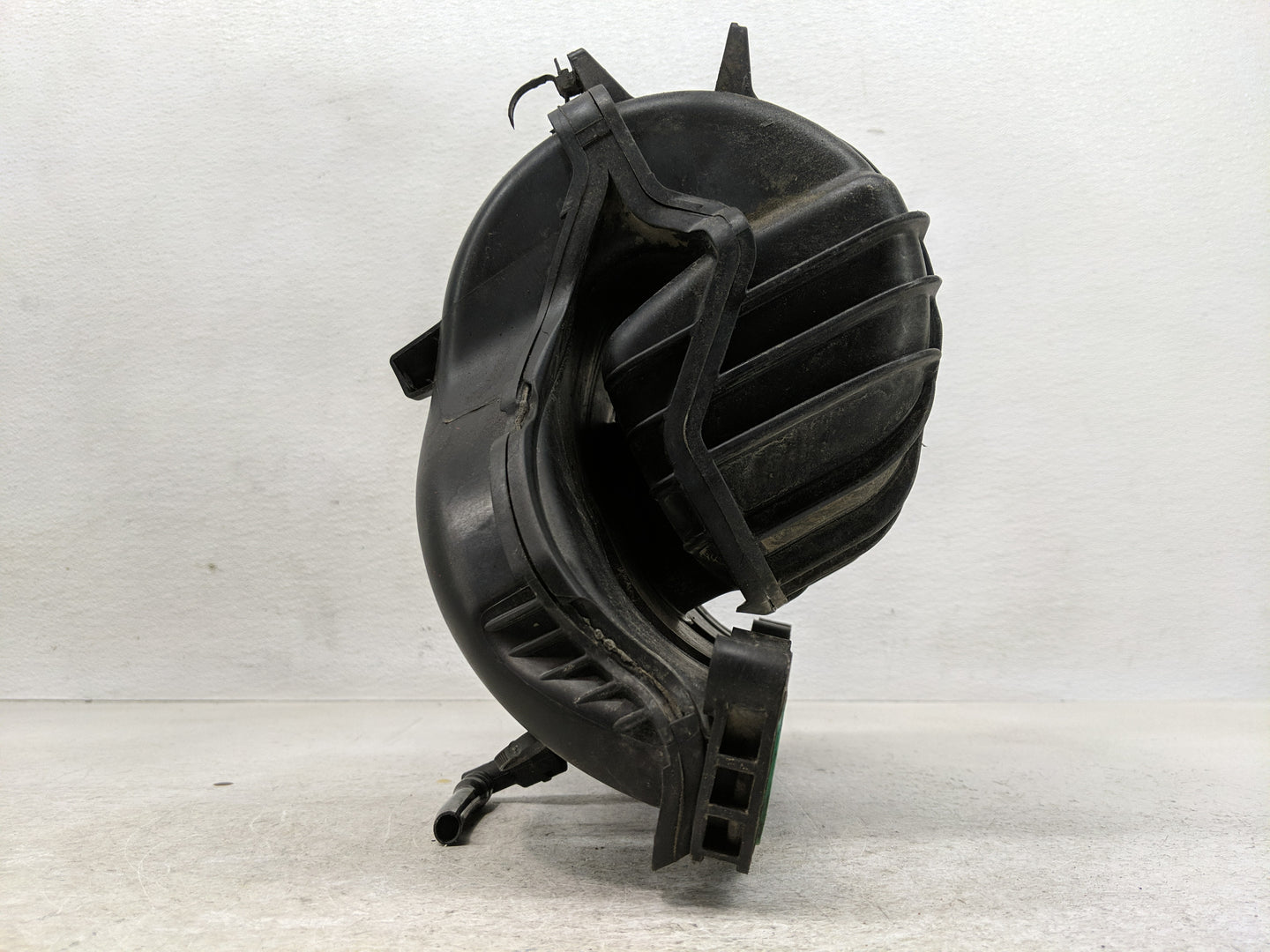 2008-2010 Pontiac G5 Air Intake Manifold P/N:948686894 Fits Fits 2007 2008 2009 2010 2011 2012 OEM Used Auto Parts - Oemused