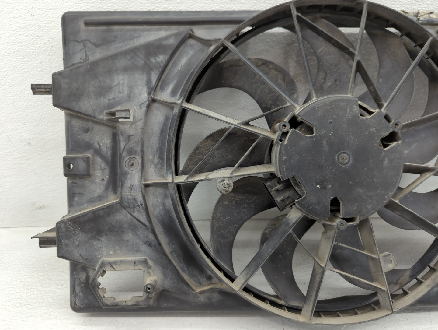 2007-2010 Pontiac G5 Left Radiator Fan Motor Assembly - Oemusedautoparts1.com