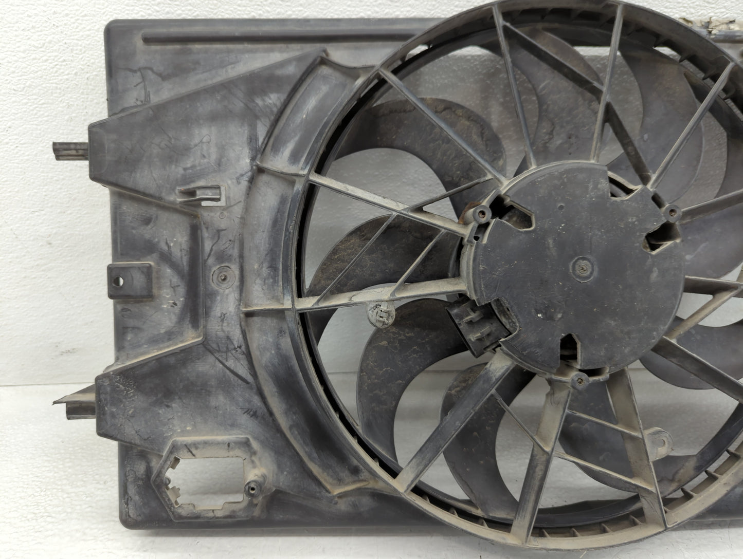 2007-2010 Pontiac G5 Left Radiator Fan Motor Assembly - Oemusedautoparts1.com