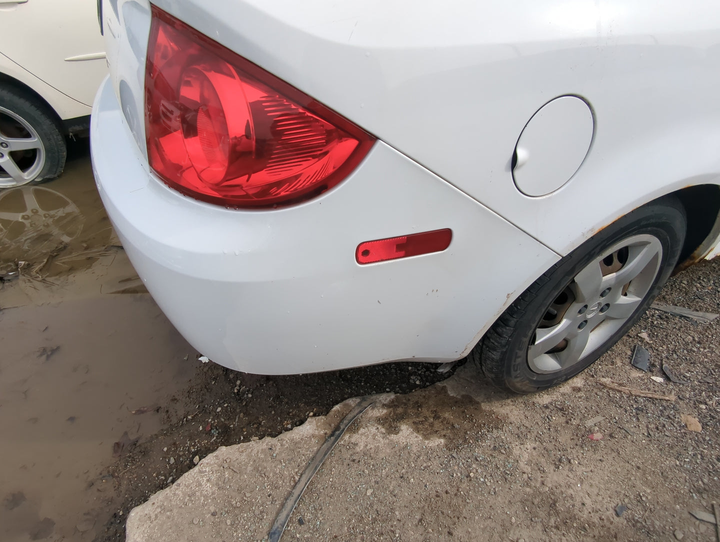 2007-2010 Pontiac G5 Rear Bumper Assembly Oem - Oemusedautoparts1.com