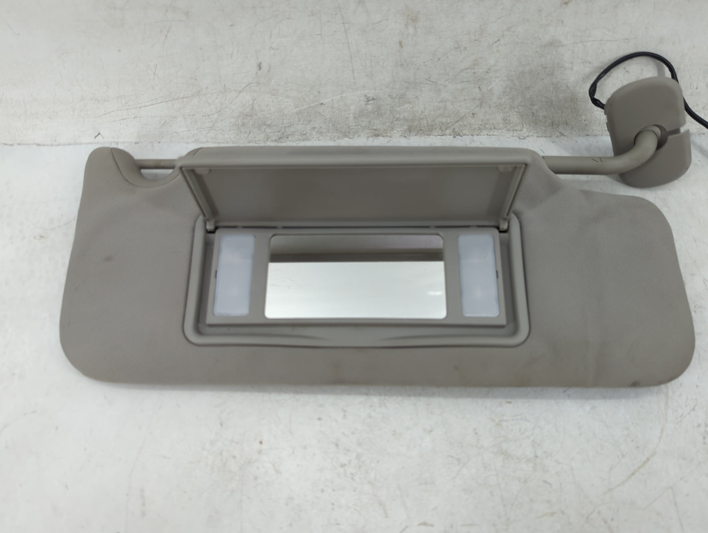 2005-2010 Pontiac G6 Sun Visor Shade Replacement Passenger Right Mirror Fits Fits 2005 2006 2007 2008 2009 2010 OEM Used Aut