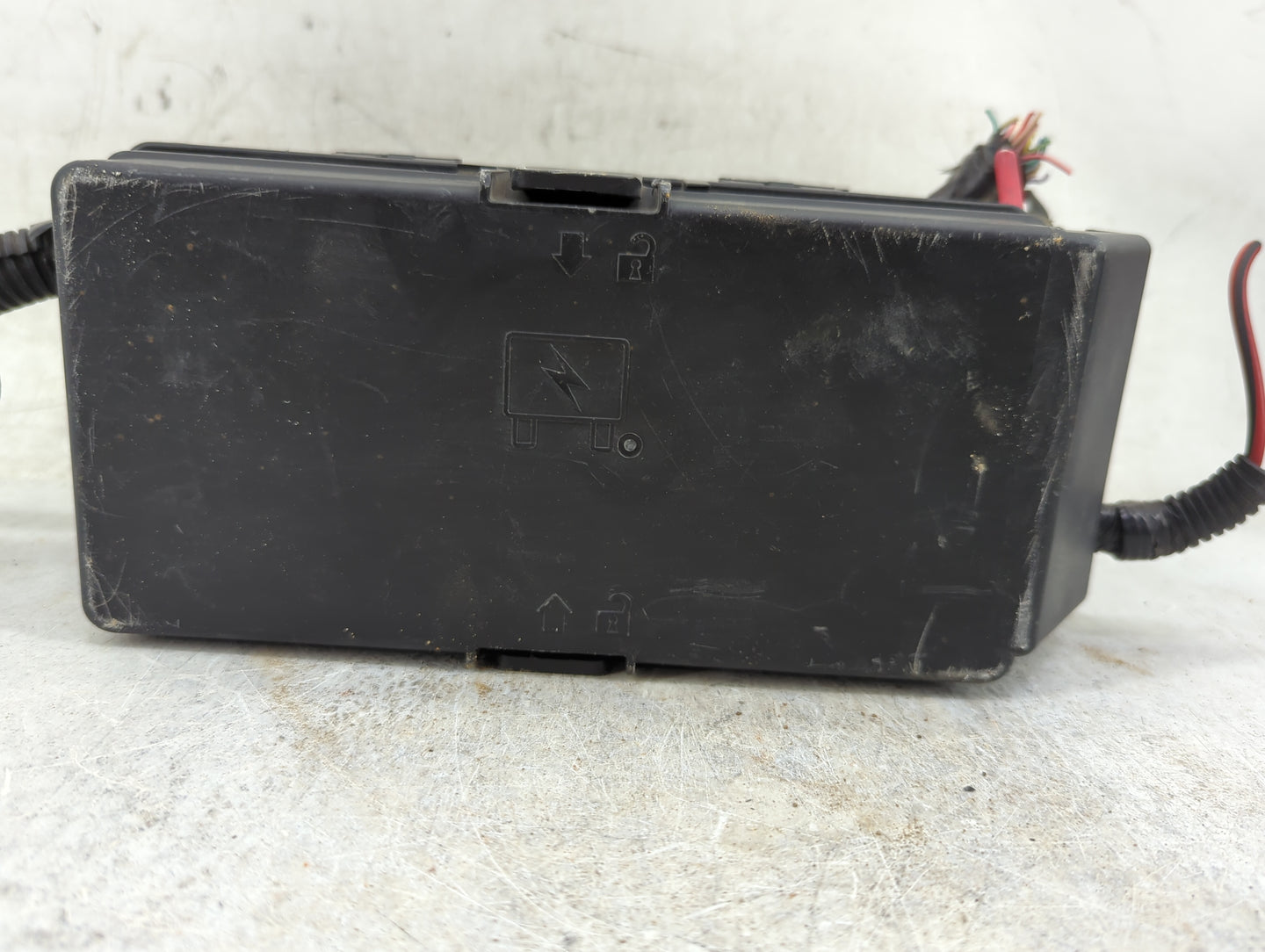 2009-2010 Pontiac G6 Fusebox Fuse Box Panel Relay Module Fits Fits 2009 2010 OEM Used Auto Parts - Oemusedautoparts1.com