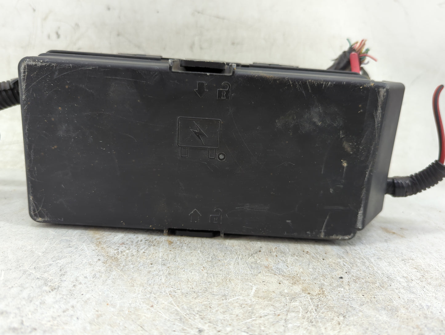 2009-2010 Pontiac G6 Fusebox Fuse Box Panel Relay Module Fits Fits 2009 2010 OEM Used Auto Parts - Oemusedautoparts1.com