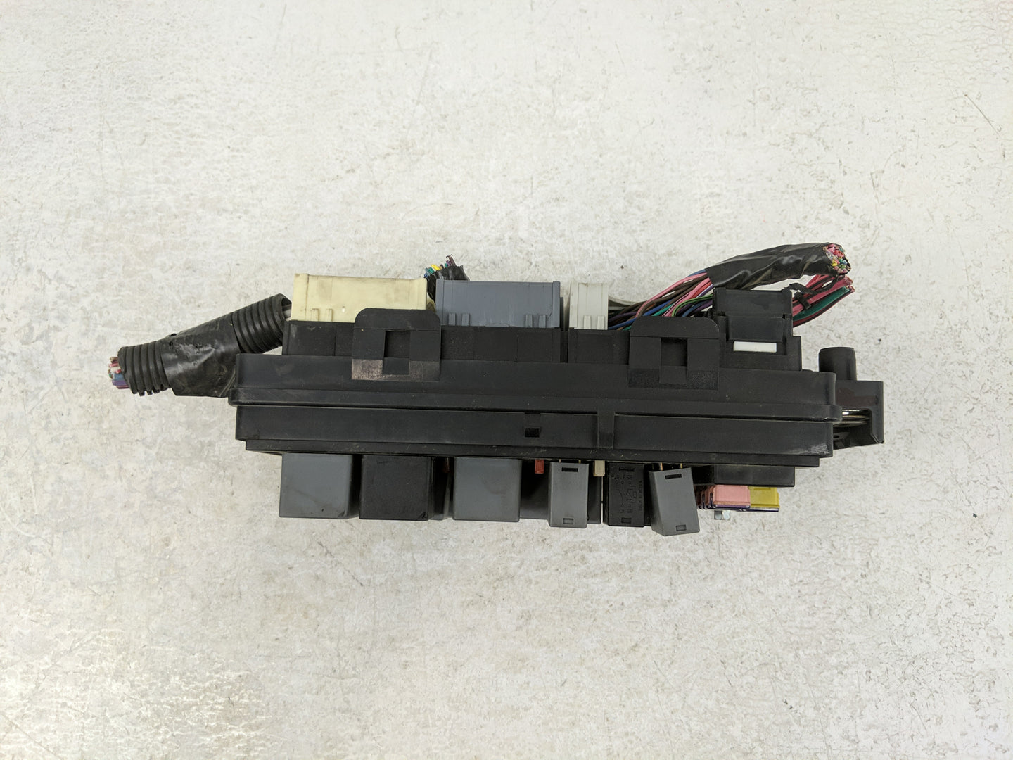 2009-2010 Pontiac G6 Fusebox Fuse Box Panel Relay Module P/N:5293147 Fits Fits 2009 2010 OEM Used Auto Parts - Oemusedautopa