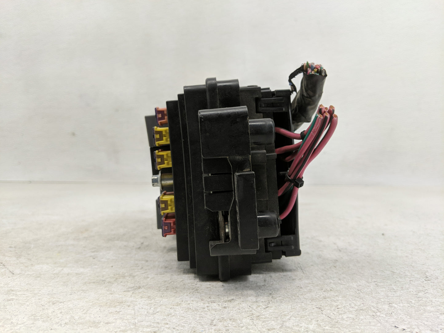 2009-2010 Pontiac G6 Fusebox Fuse Box Panel Relay Module P/N:5293147 Fits Fits 2009 2010 OEM Used Auto Parts - Oemusedautopa