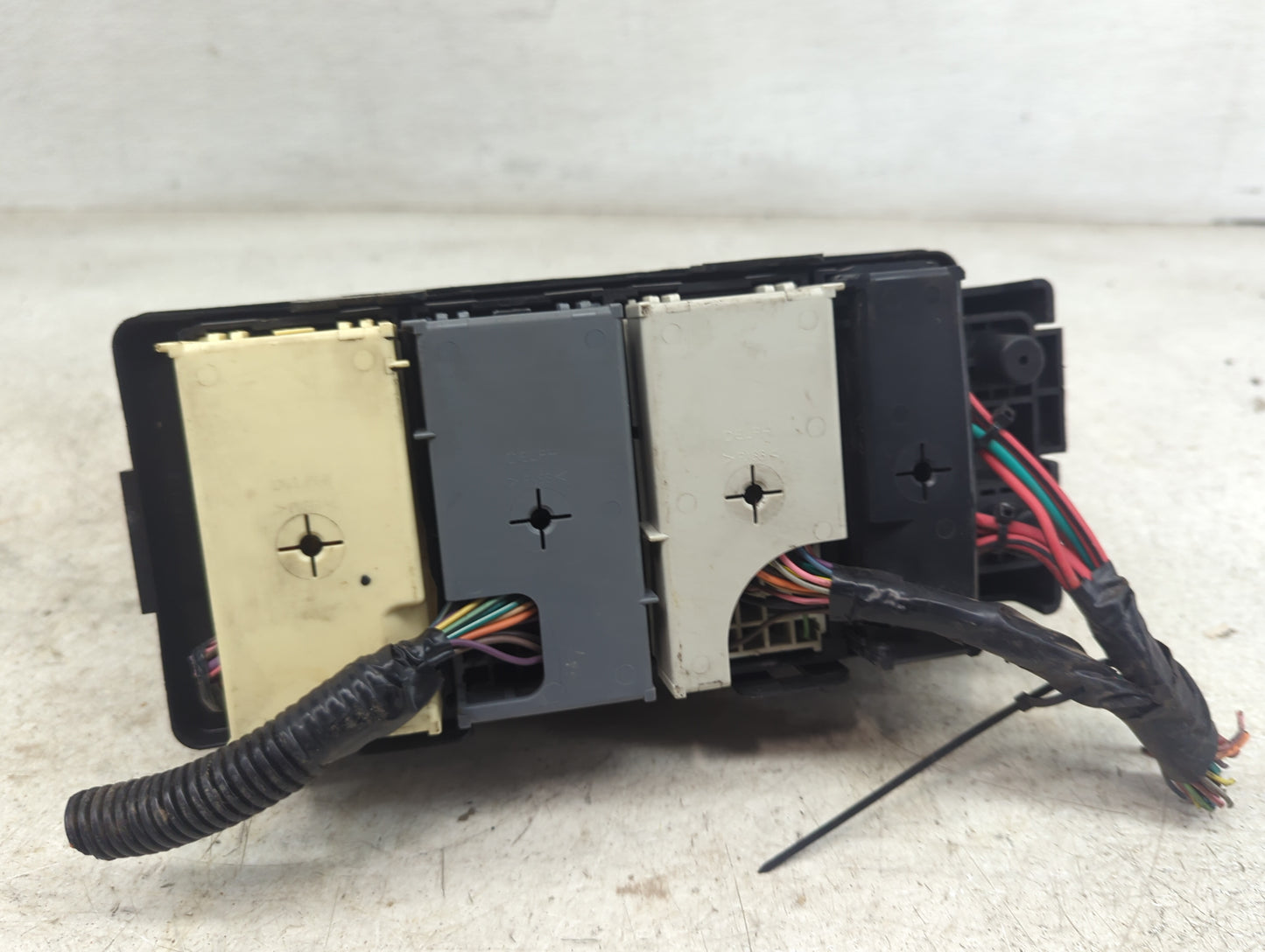2009 Pontiac G6 Fusebox Fuse Box Panel Relay Module P/N:20822658 Fits OEM Used Auto Parts - Oemusedautoparts1.com