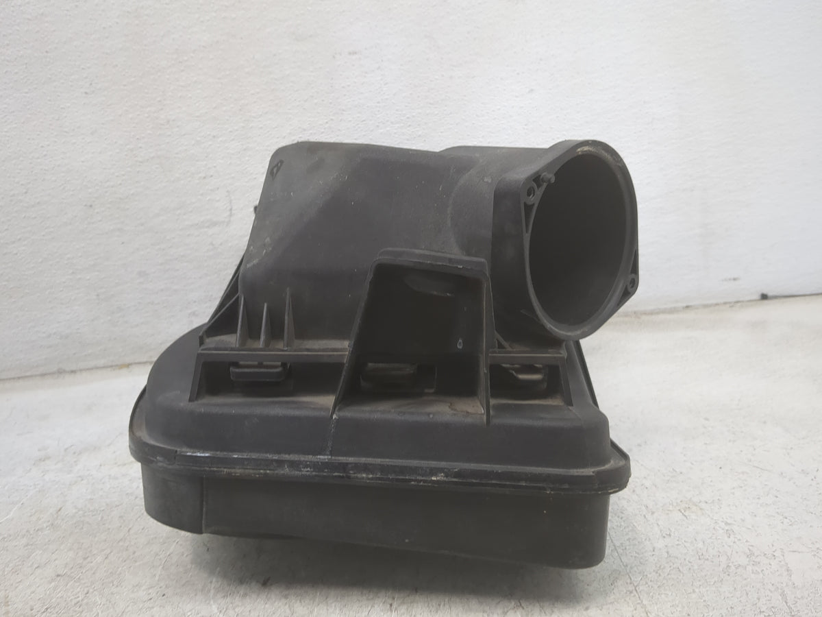 2009 Pontiac G6 Air Cleaner Intake Duct Hose Tube 5029038 - Oemusedautoparts1.com
