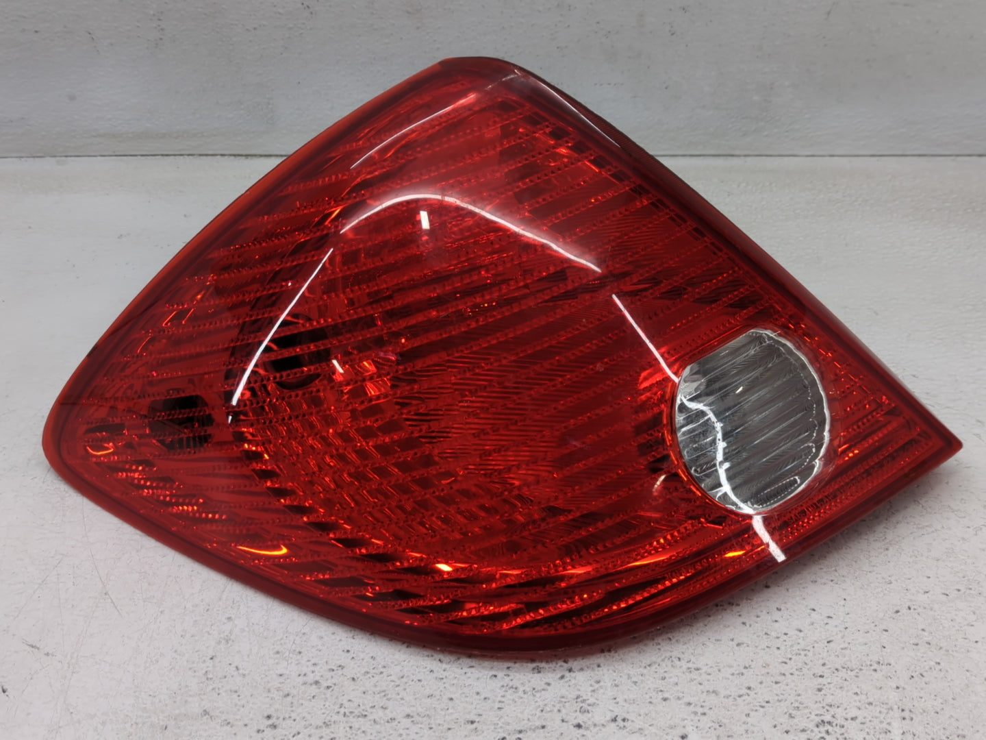 2005-2010 Pontiac G6 Tail Light Assembly Driver Left OEM P/N:948 410-17 7S2-2809 Fits Fits 2005 2006 2007 2008 2009 2010 OEM