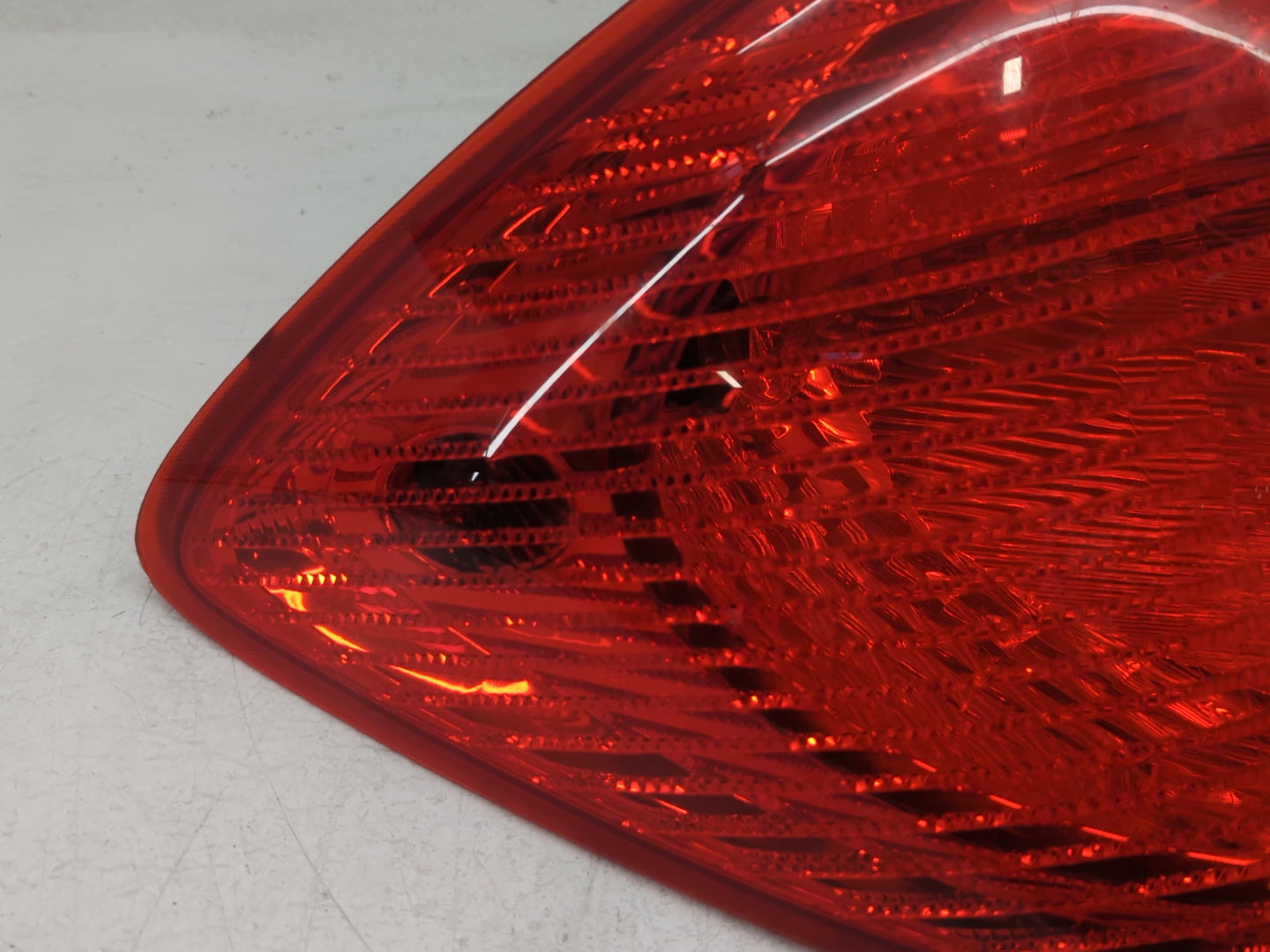 2005-2010 Pontiac G6 Tail Light Assembly Driver Left OEM P/N:948 410-17 7S2-2809 Fits Fits 2005 2006 2007 2008 2009 2010 OEM
