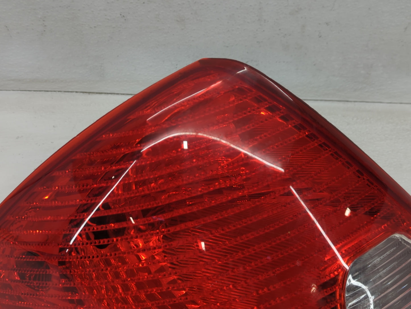 2005-2010 Pontiac G6 Tail Light Assembly Driver Left OEM P/N:948 410-17 7S2-2809 Fits Fits 2005 2006 2007 2008 2009 2010 OEM