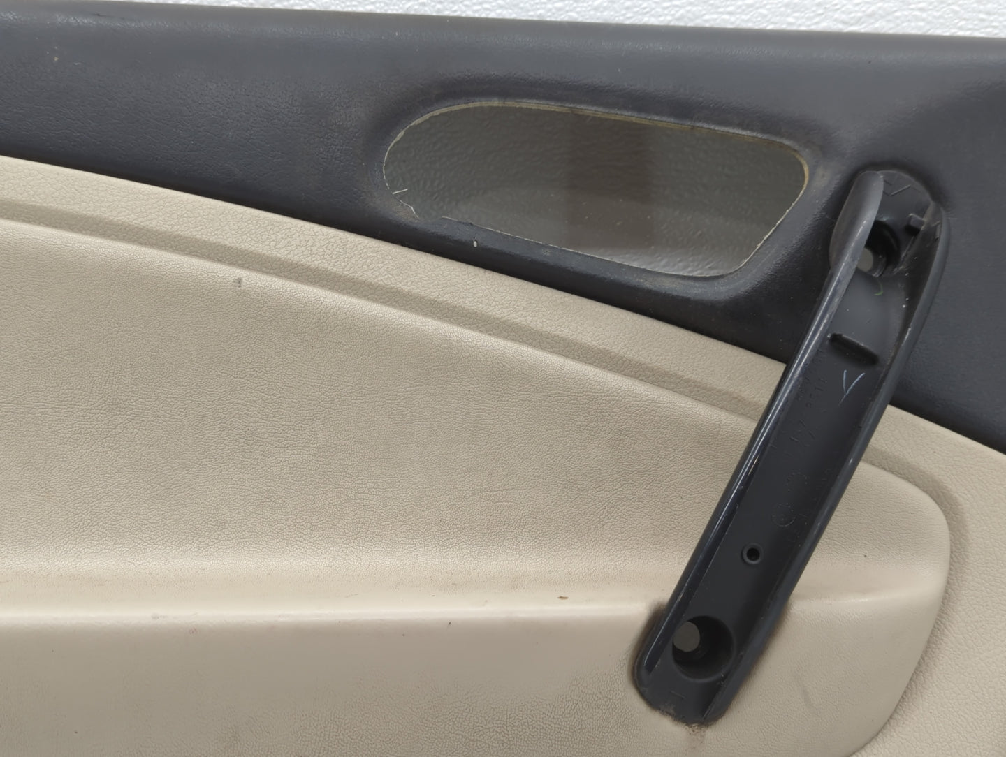 2009 Pontiac G6 Front Left Driver Interior Door Panel Trim Beige - Oemusedautoparts1.com