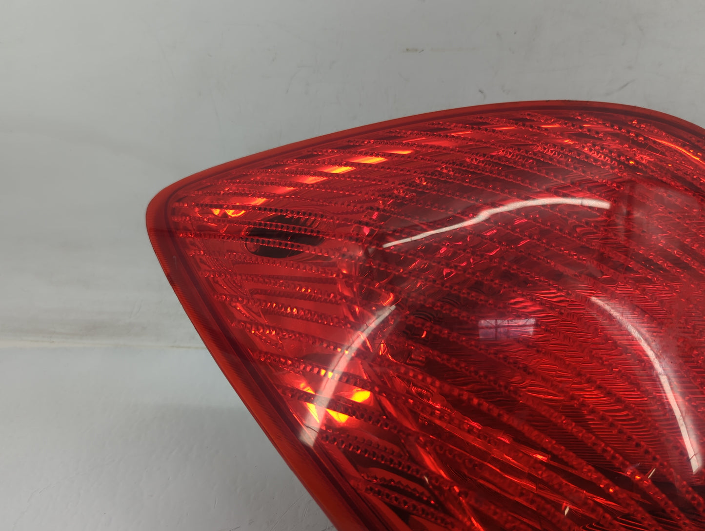 2005-2010 Pontiac G6 Tail Light Assembly Passenger Right OEM Fits Fits 2005 2006 2007 2008 2009 2010 OEM Used Auto Parts - O
