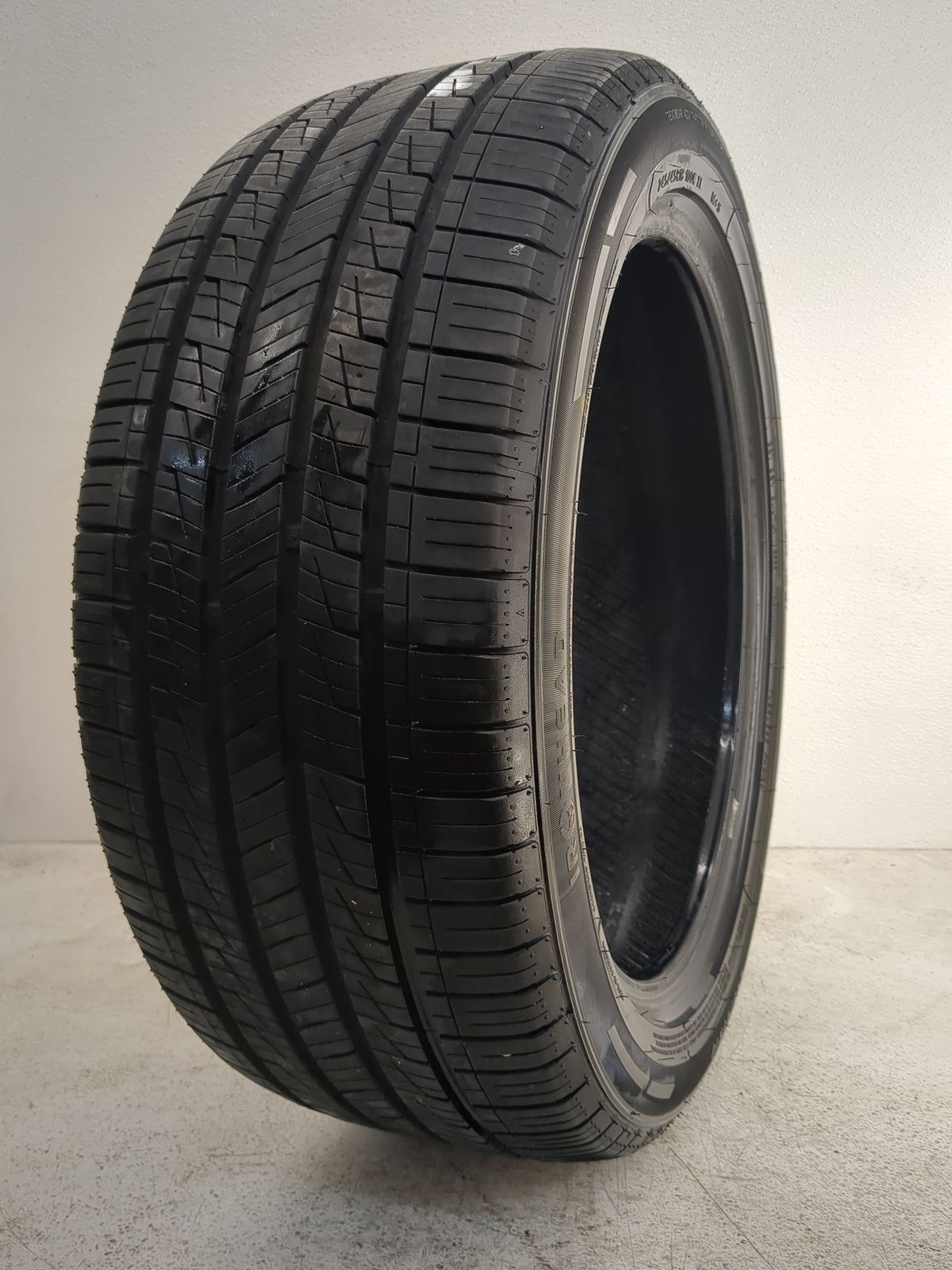Used Tire 245/45R18 IRONHEAD REFLEX IHO1 100W - Tread Depth 11/32 - Oemusedautoparts1.com