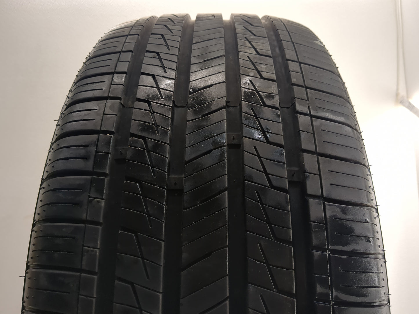 Used Tire 245/45R18 IRONHEAD REFLEX IHO1 100W - Tread Depth 11/32 - Oemusedautoparts1.com