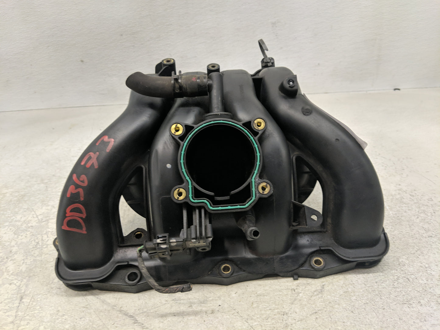 2008-2009 Pontiac Solstice Air Intake Manifold P/N:12617644 Fits Fits 2007 2008 2009 2010 2011 2012 OEM Used Auto Parts - Oe