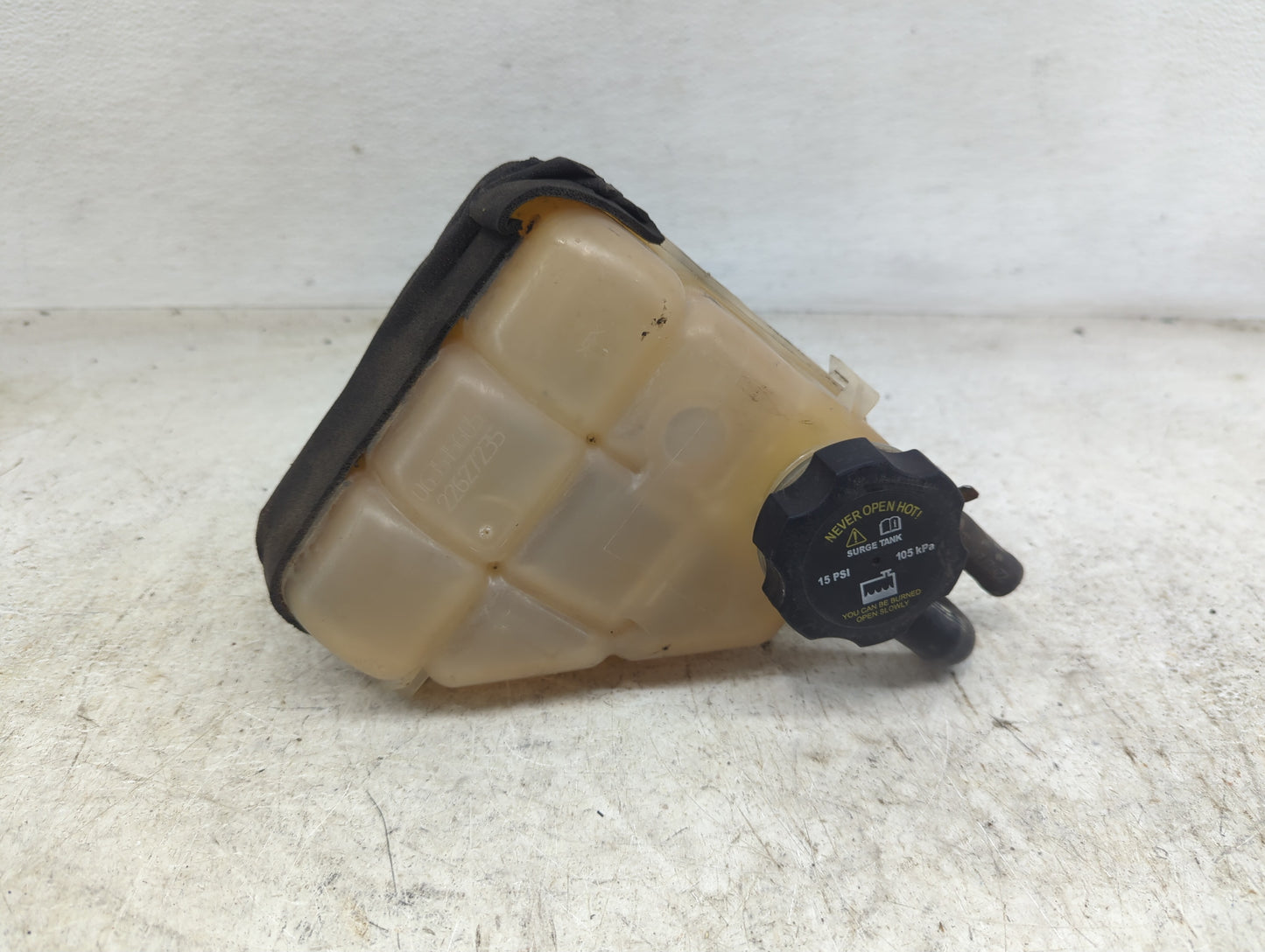 2006 Pontiac Solstice Radiator Coolant Overflow Expansion Tank Bottle - Oemusedautoparts1.com