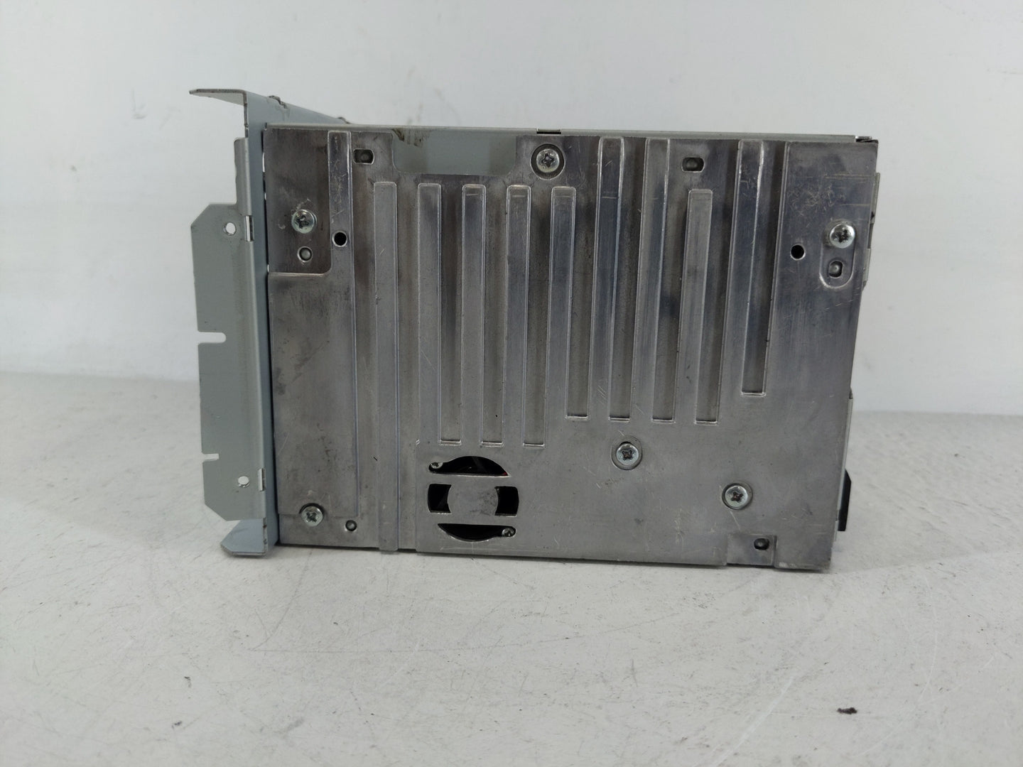 2009 Pontiac Torrent Radio AM FM Cd Player Receiver Replacement P/N:25994584 Fits OEM Used Auto Parts - Oemusedautoparts1.co