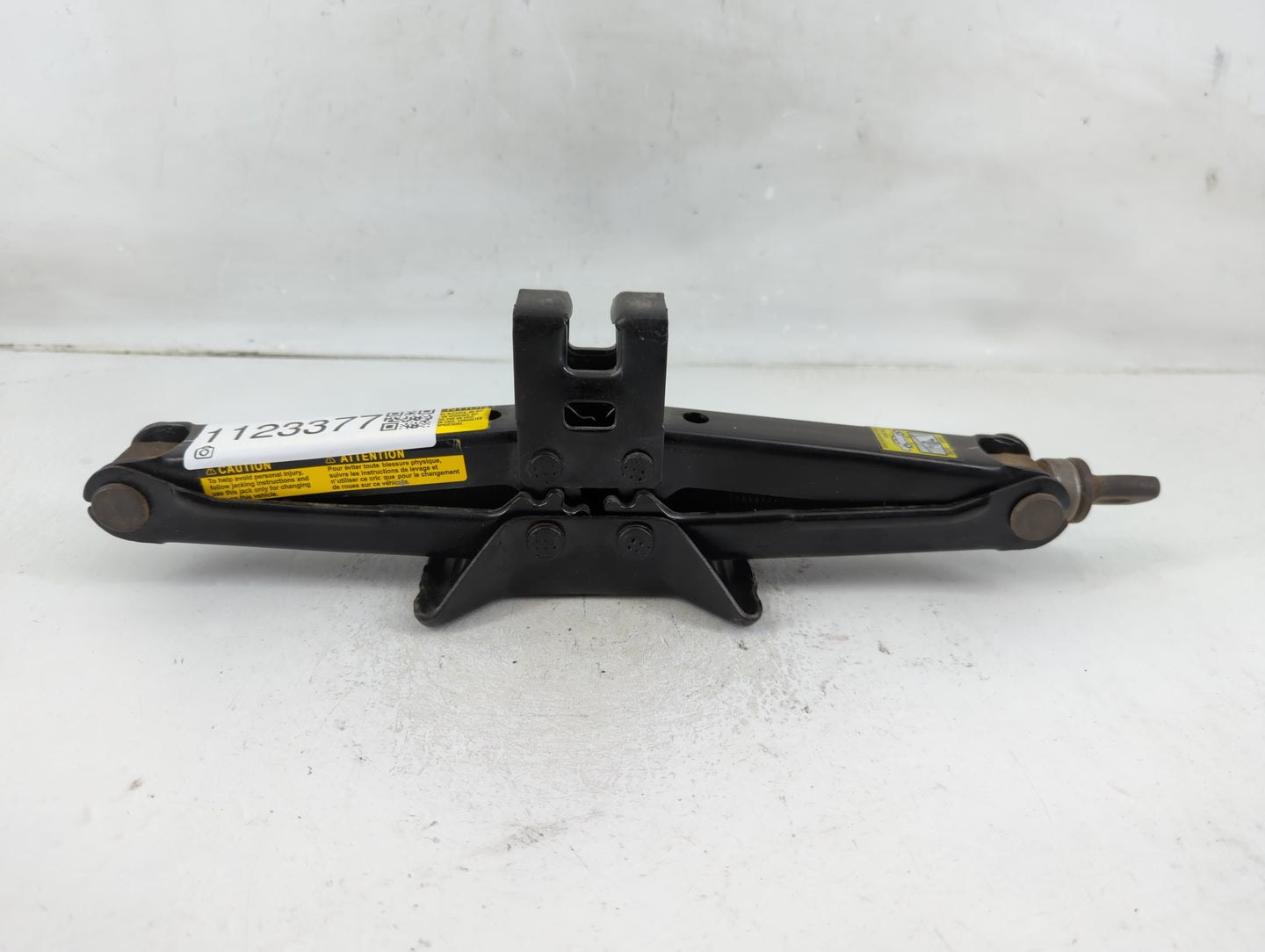 2009 Pontiac Vibe Spare Scissor Car Jack - Oemusedautoparts1.com